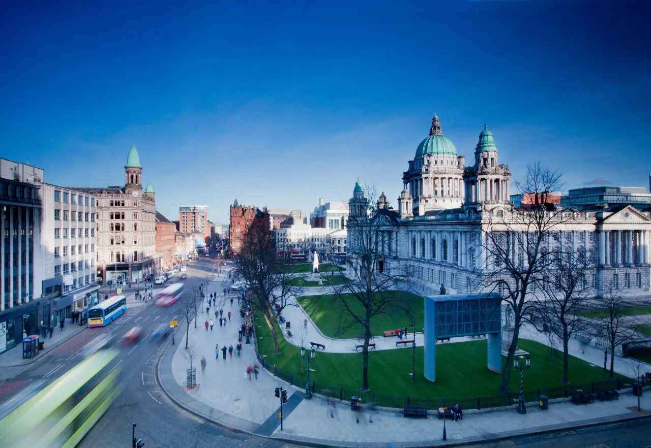 Belfast skyline en Titanic Kwartier waterkant