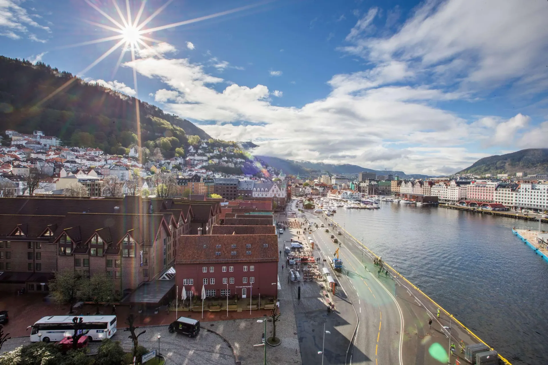 Bergen Bryggen waterkant met kleurrijke historische gebouwen