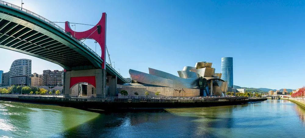 Bilbao rivierfront en Guggenheim Museum zone
