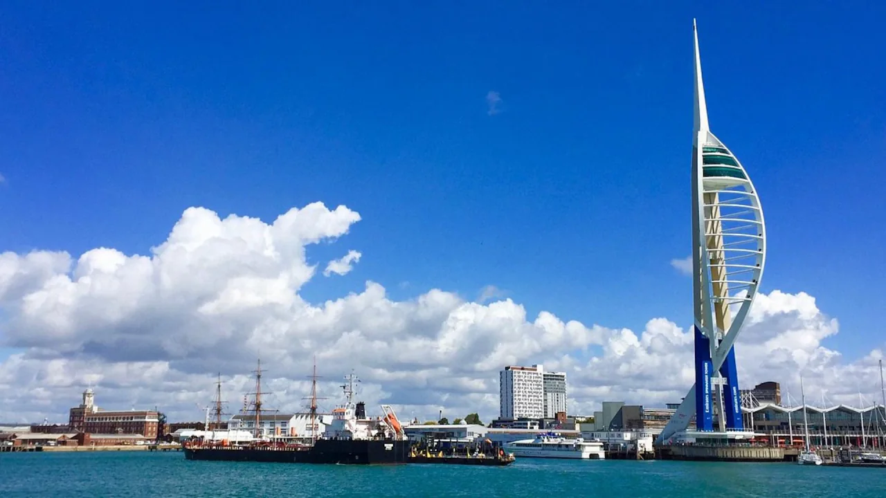 Portsmouth waterkant en veerboothaven