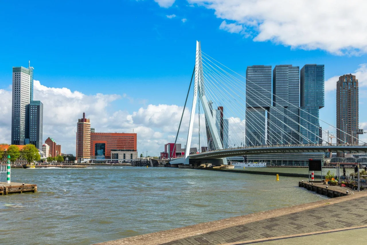 Rotterdam architectuur, haven en stadshoogtepunten voor bezoekers