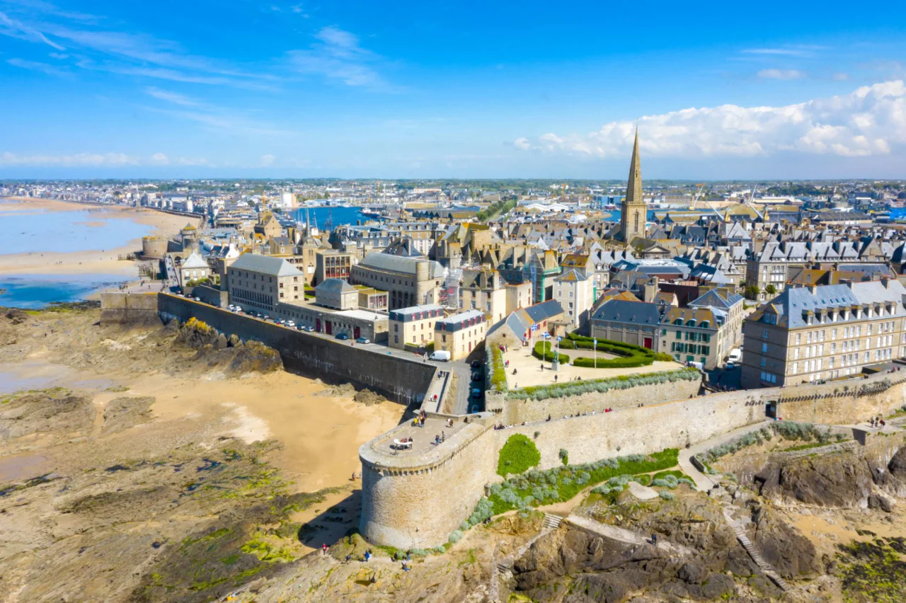 Historische ommuurde stad van St Malo in Brittany