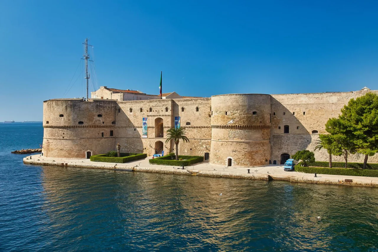 Taranto kasteel, archeologie en Ionische kust trekpleisters
