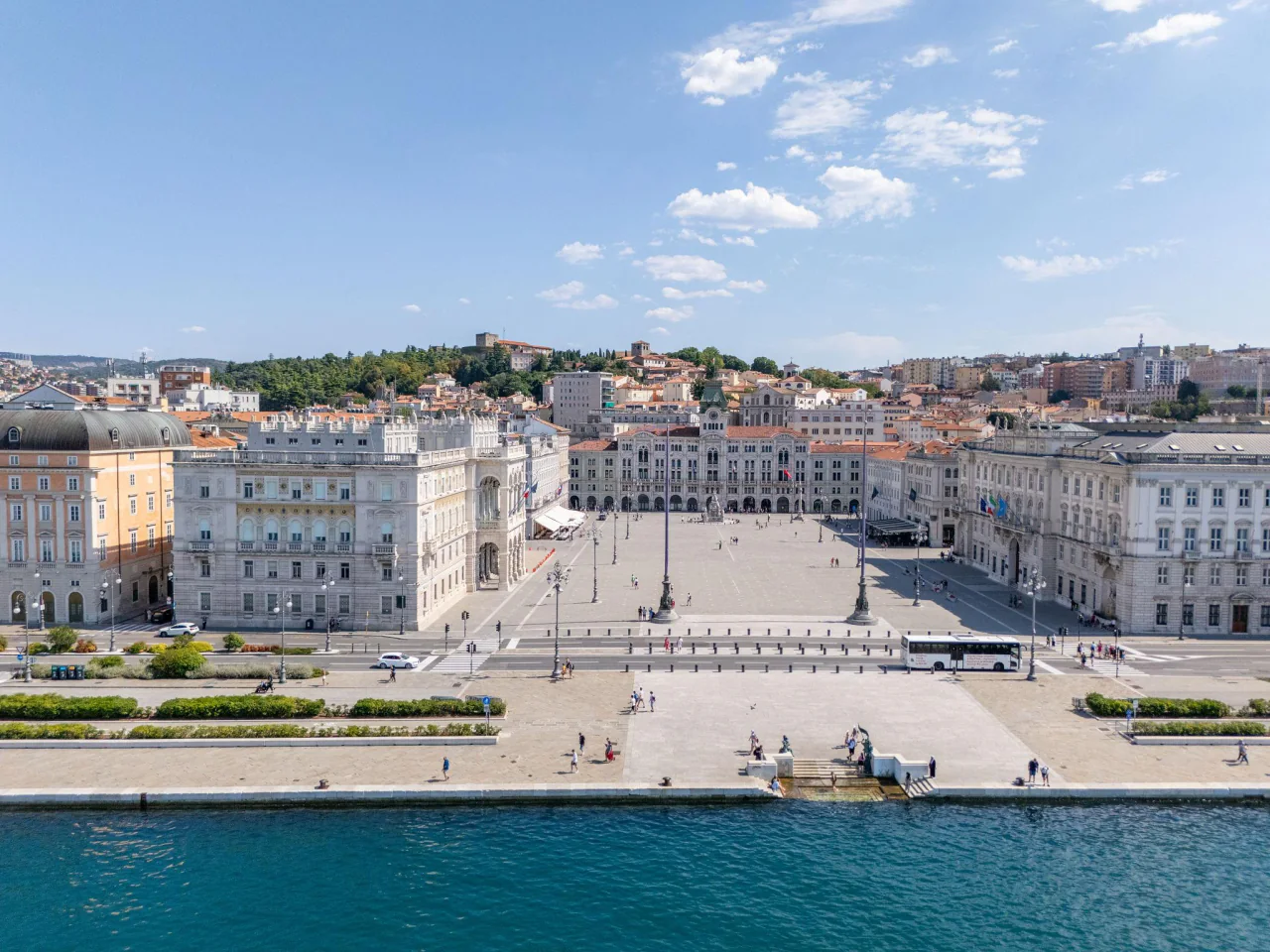 Trieste waterkant, Miramare en Adriatische Zee trekpleisters