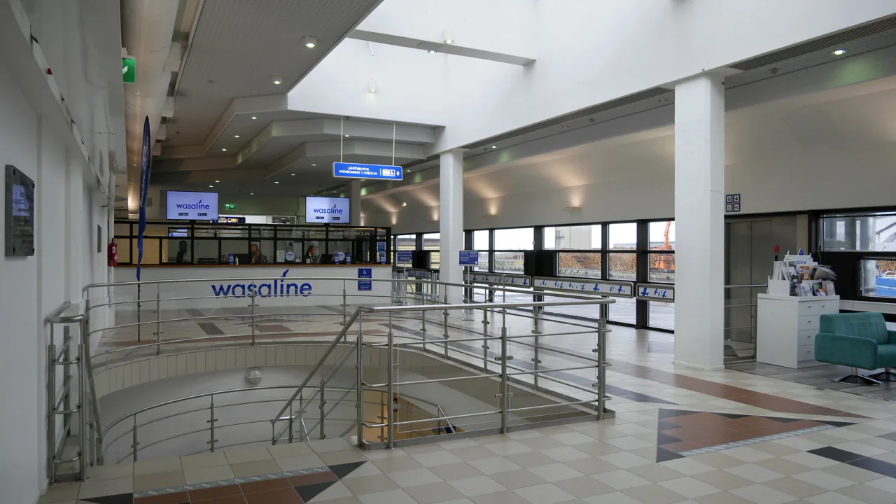 Wasaline passagiersveerbootterminal bij Vaskiluoto in Vaasa, Finland