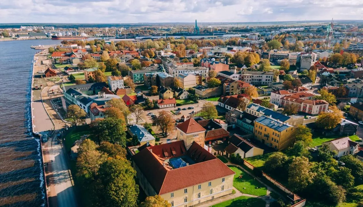 Ventspils strand, kasteel en Letse trekpleisters