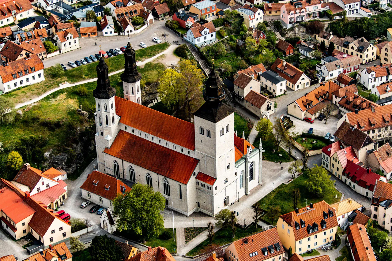 Middeleeuwse muren en oude stad van Visby en bezienswaardigheden op Gotland