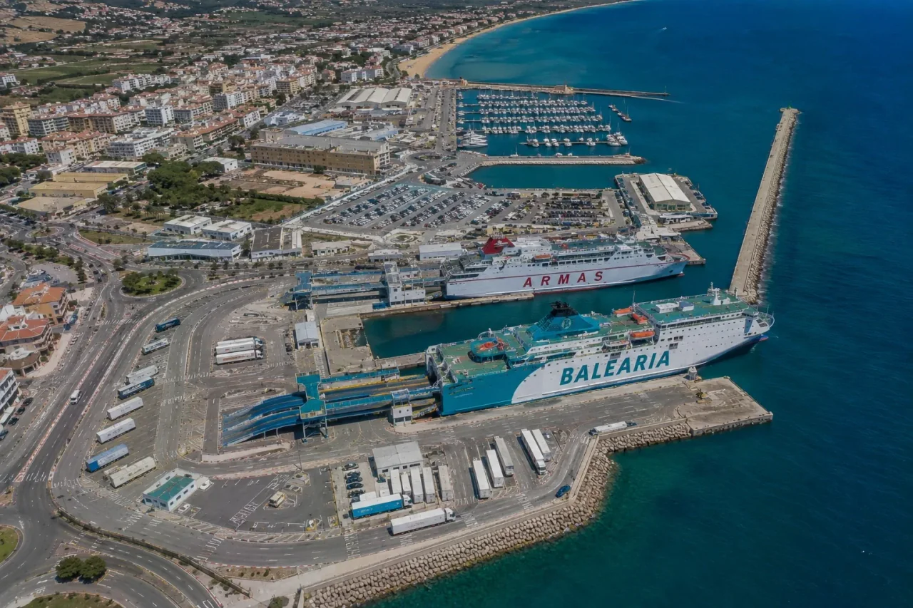 Dénia passagiersveerbootterminal en marina op Spaanse Costa Blanca