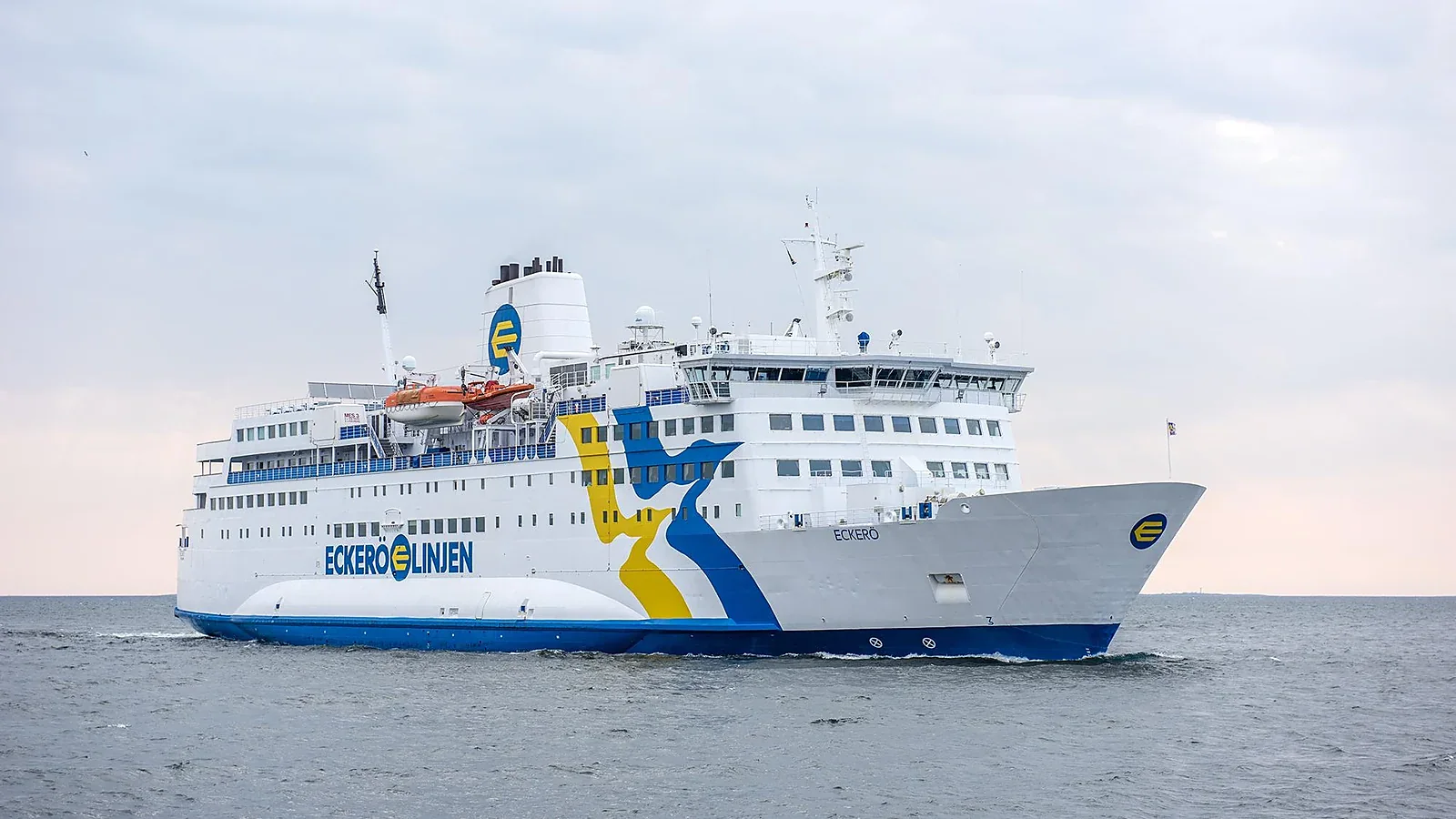 Veerboot van Eckerö Linjen voor de Ålandzee